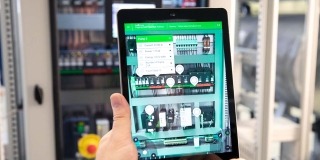 EcoStruxure Augmented Operator Advisor